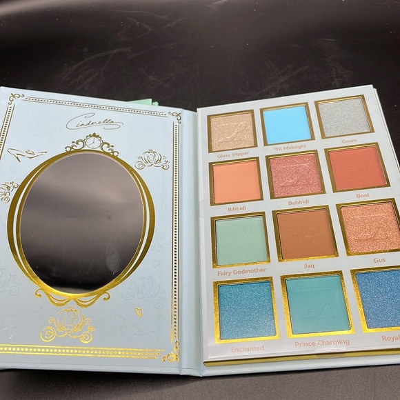 Disney Princess Eyeshadow pallets - Picture 2 of 6